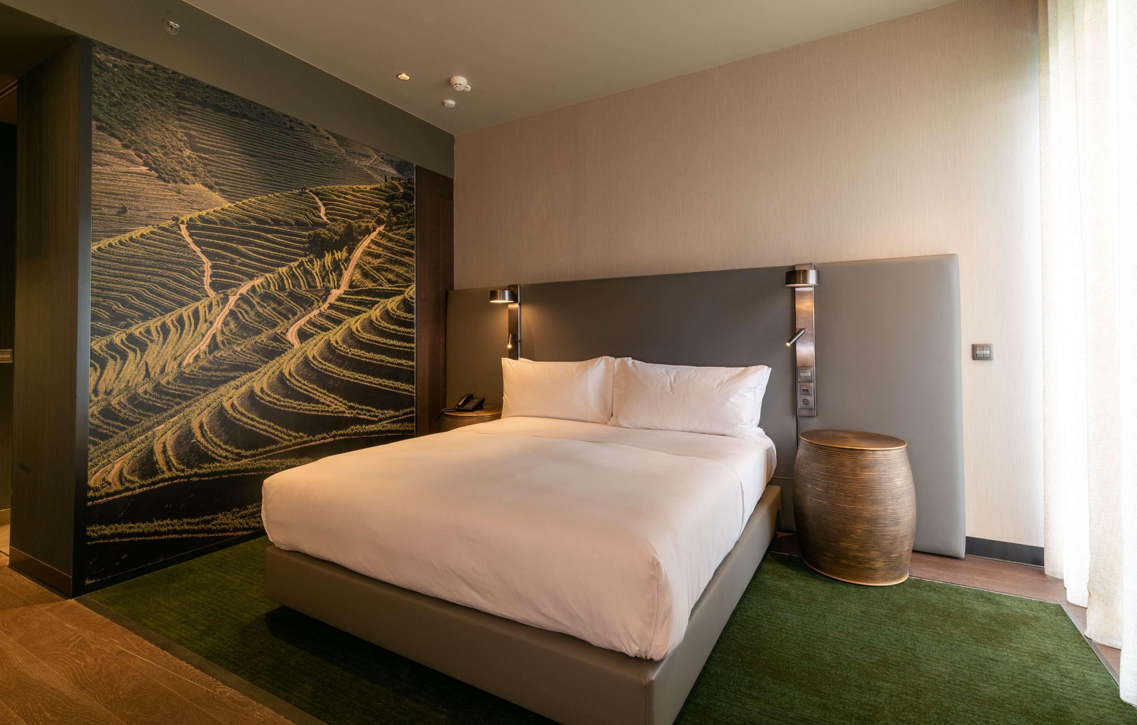 فندق Hilton Porto Gaia فيلا نوفا دي غايا المظهر الخارجي الصورة A bedroom at the hotel