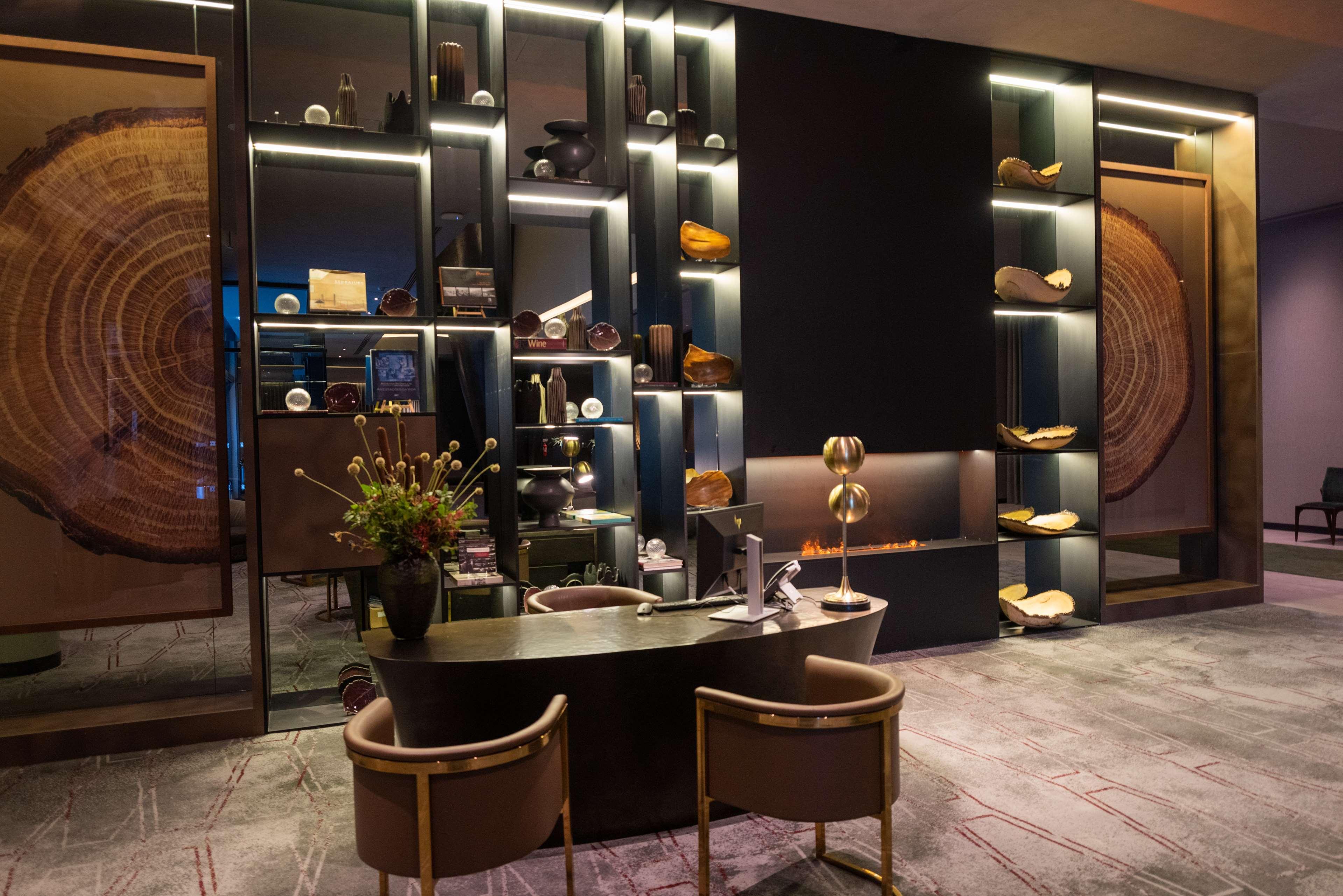 فندق Hilton Porto Gaia فيلا نوفا دي غايا المظهر الخارجي الصورة The interior of the restaurant