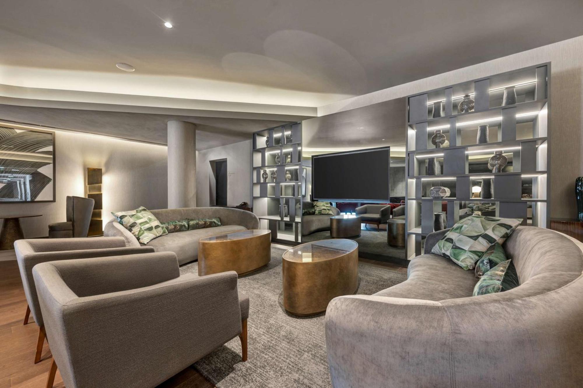 فندق Hilton Porto Gaia فيلا نوفا دي غايا المظهر الخارجي الصورة The lounge at the airport