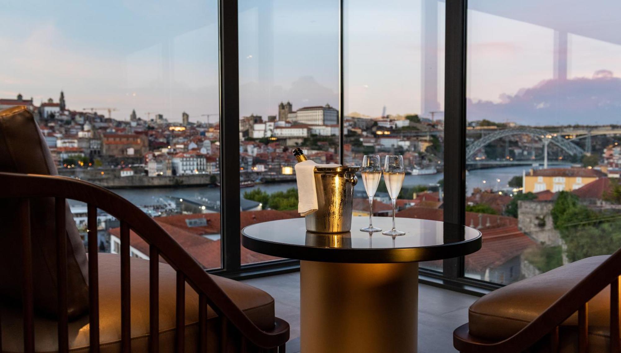 فندق Hilton Porto Gaia فيلا نوفا دي غايا المظهر الخارجي الصورة The view from the bar
