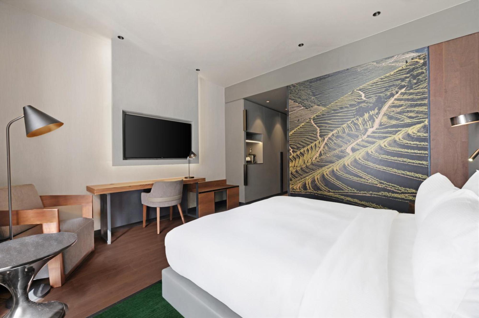 فندق Hilton Porto Gaia فيلا نوفا دي غايا المظهر الخارجي الصورة A room at the hotel